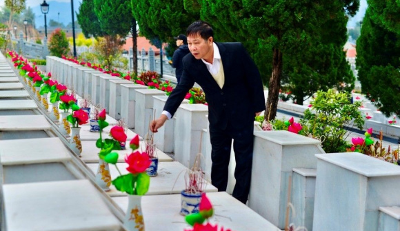 Viếng nghĩa trang Vị Xuyên ngày đầu năm mới